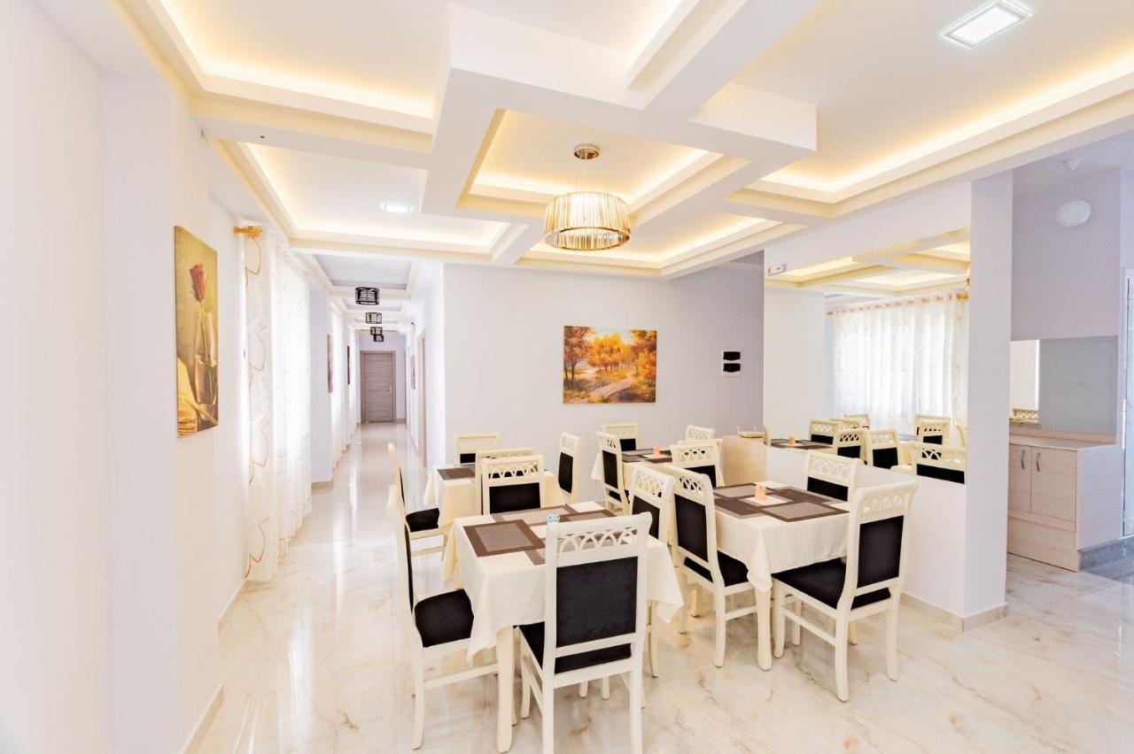 The City Gate Hotel Sarandë エクステリア 写真