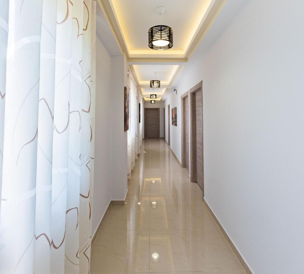 The City Gate Hotel Sarandë エクステリア 写真