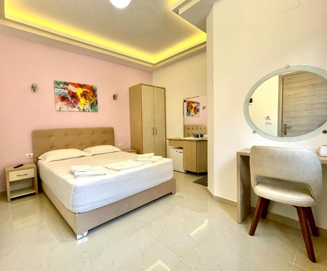 The City Gate Hotel Sarandë エクステリア 写真