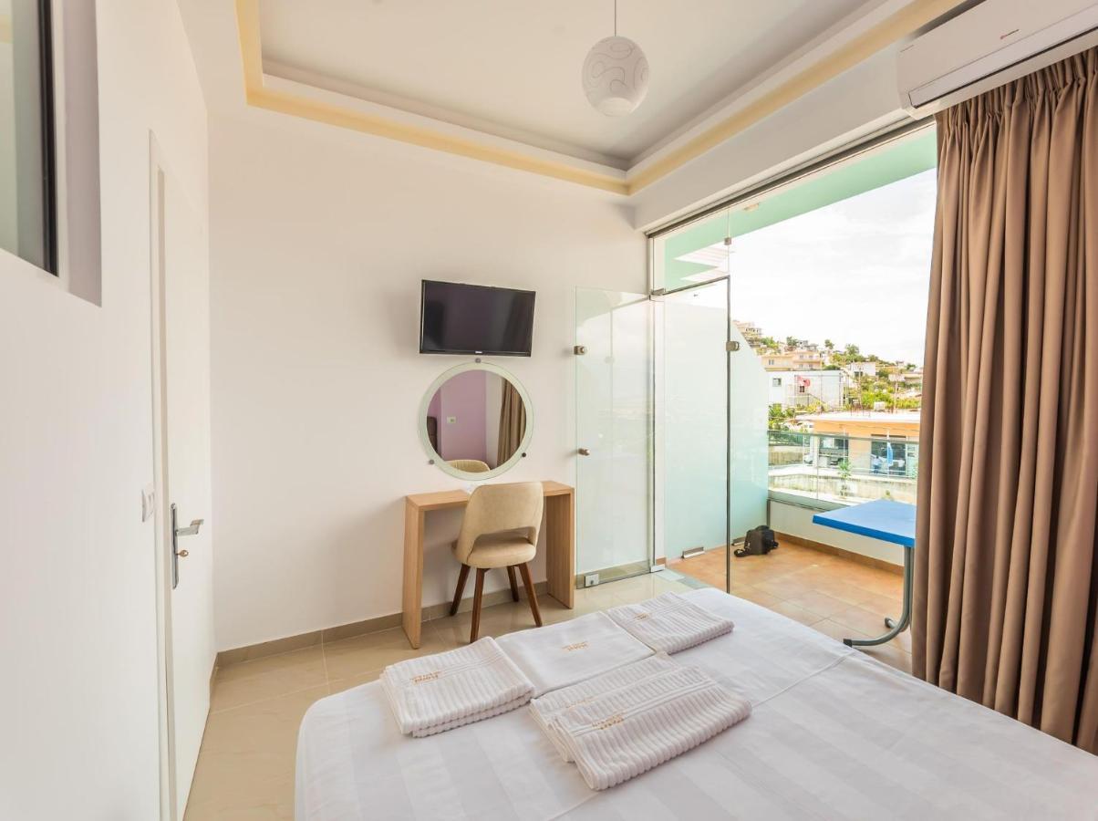 The City Gate Hotel Sarandë エクステリア 写真