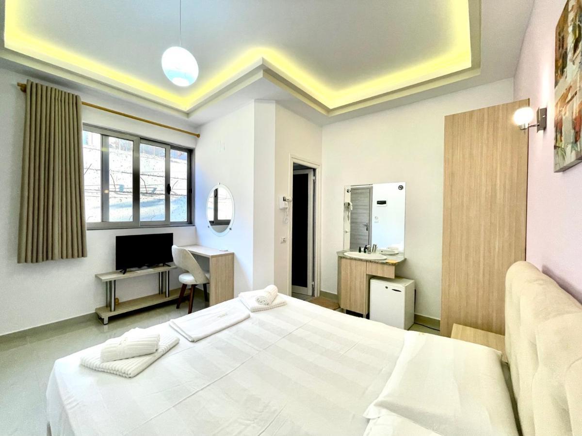 The City Gate Hotel Sarandë エクステリア 写真