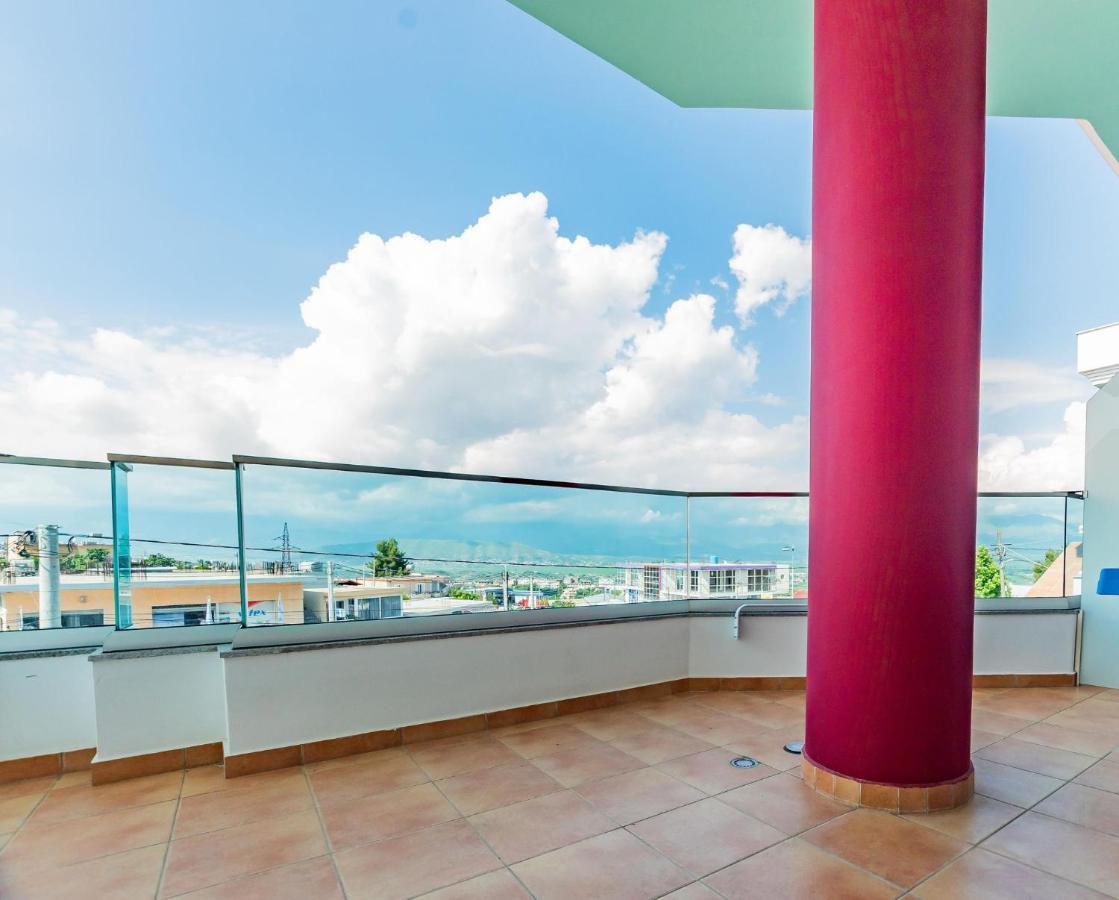 The City Gate Hotel Sarandë エクステリア 写真