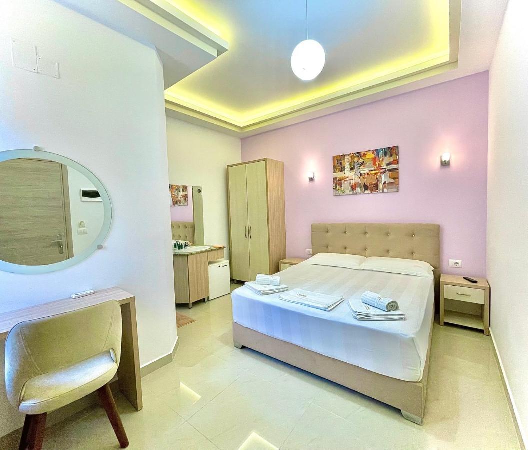 The City Gate Hotel Sarandë エクステリア 写真