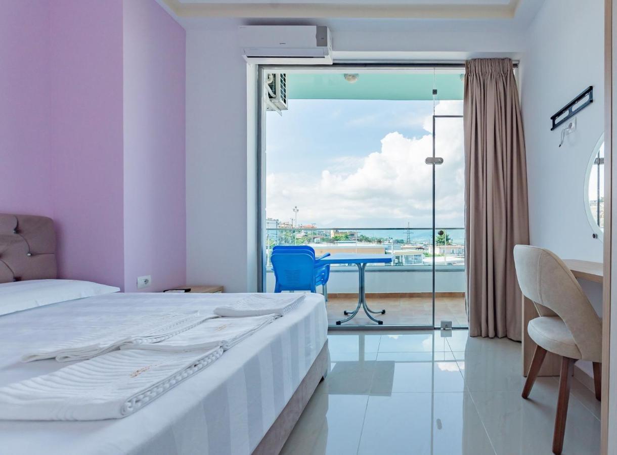 The City Gate Hotel Sarandë エクステリア 写真