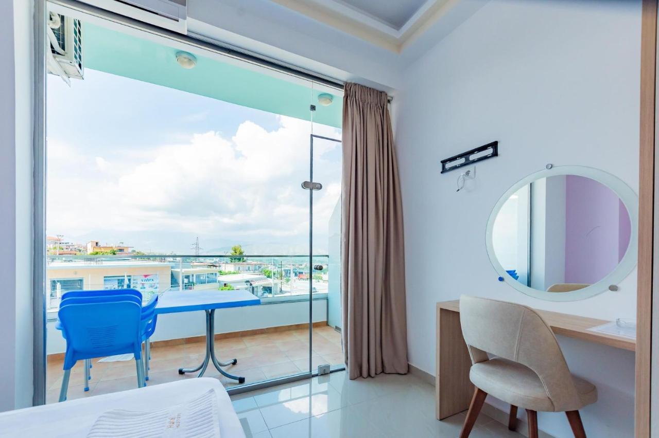 The City Gate Hotel Sarandë エクステリア 写真