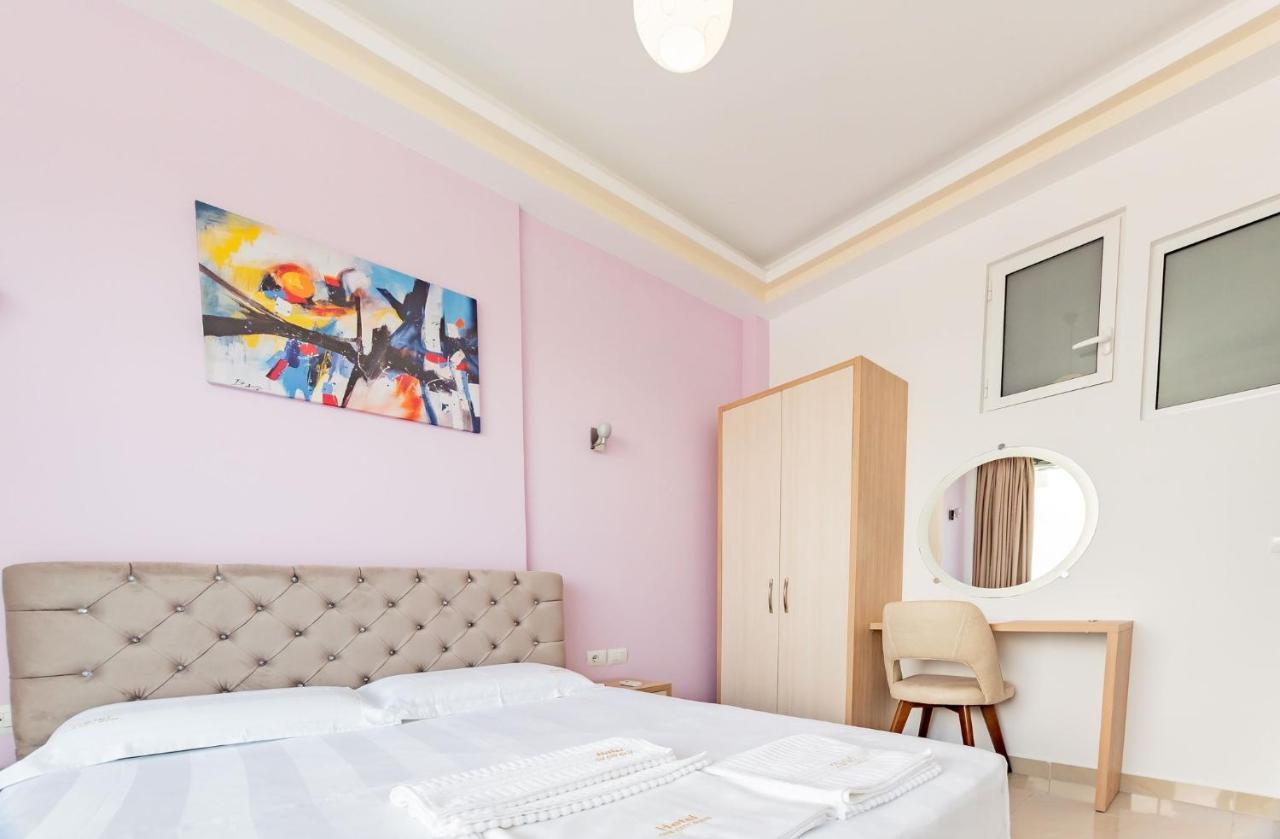 The City Gate Hotel Sarandë エクステリア 写真