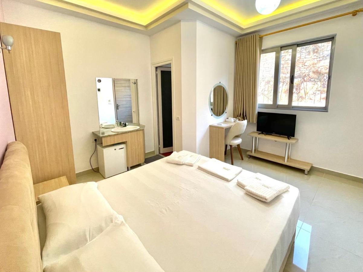 The City Gate Hotel Sarandë エクステリア 写真