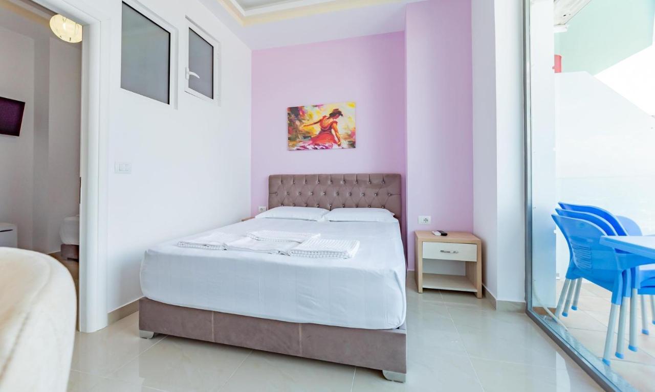 The City Gate Hotel Sarandë エクステリア 写真