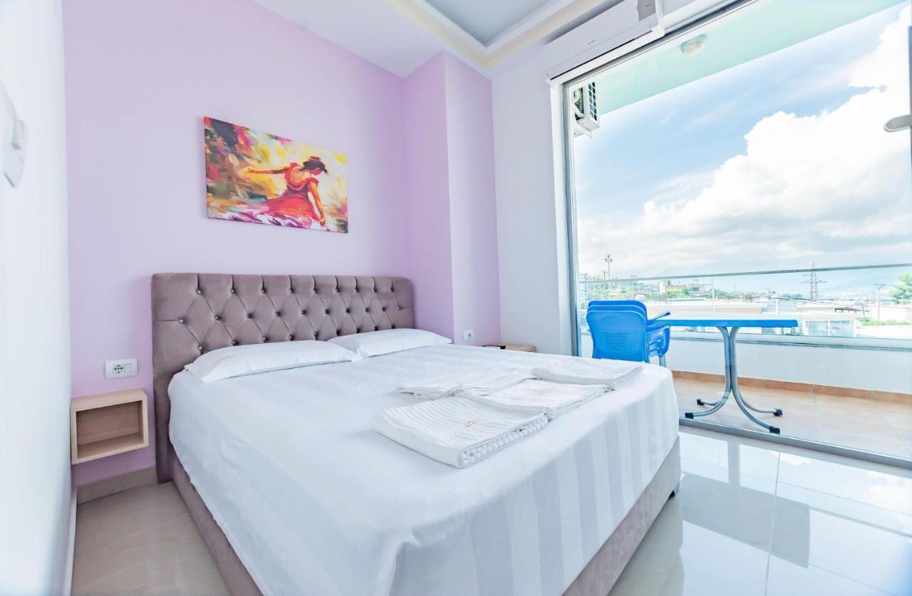 The City Gate Hotel Sarandë エクステリア 写真