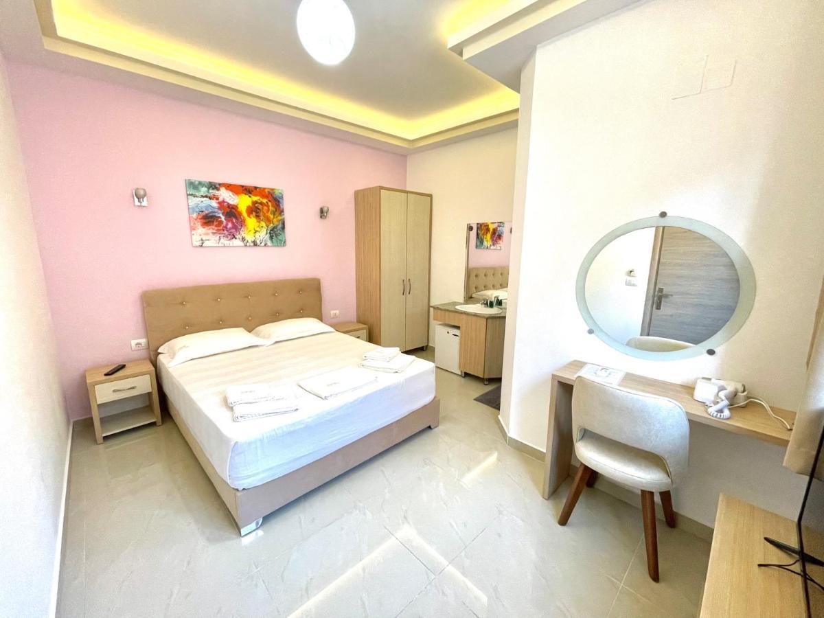 The City Gate Hotel Sarandë エクステリア 写真