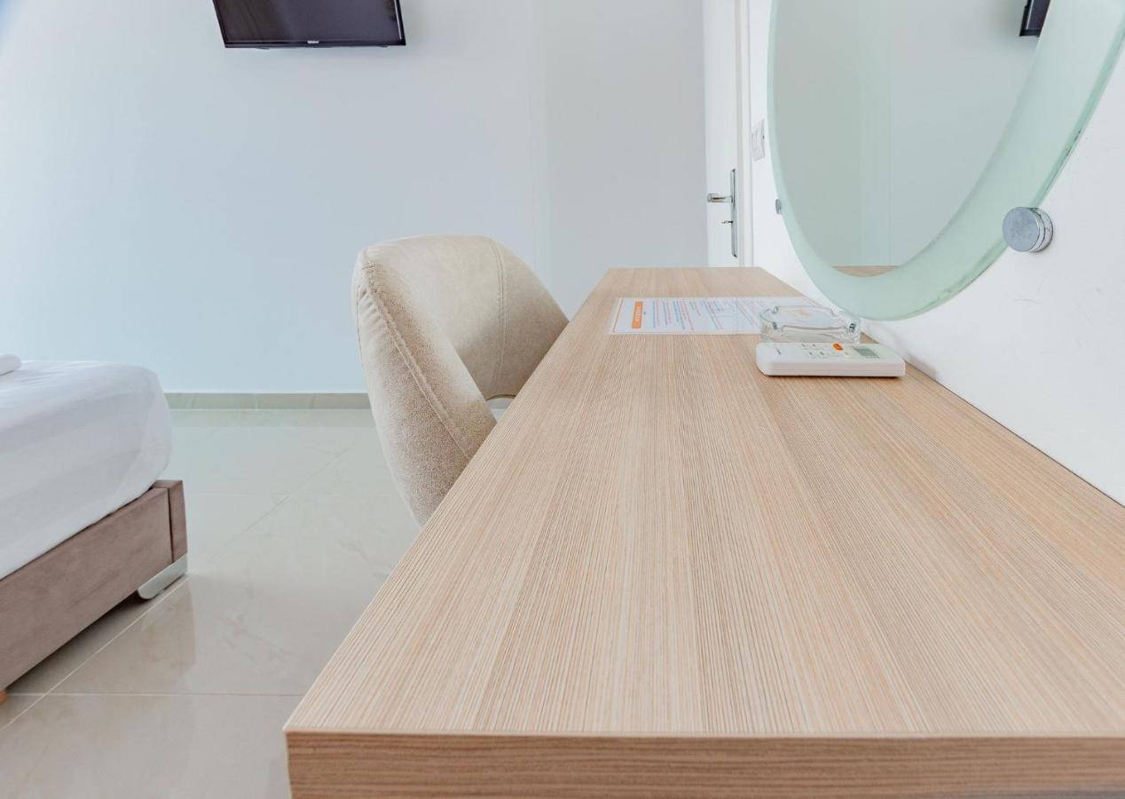 The City Gate Hotel Sarandë エクステリア 写真
