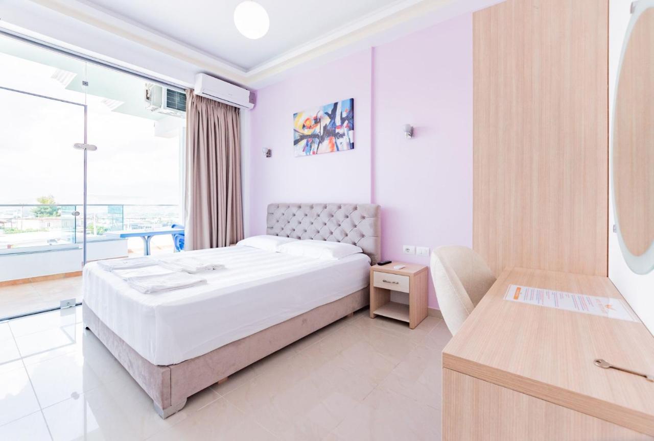 The City Gate Hotel Sarandë エクステリア 写真