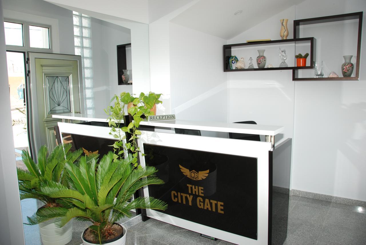 The City Gate Hotel Sarandë エクステリア 写真